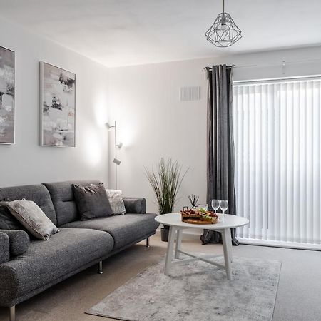 Lovely Modern 2 Bed City Centre Apartment With Free Parking - Double Or Twin Beds Available 伍尔弗汉普顿 外观 照片