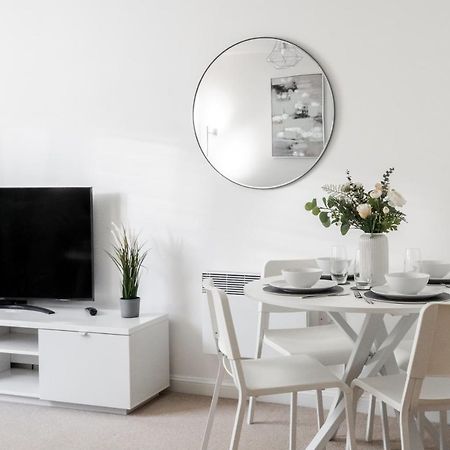 Lovely Modern 2 Bed City Centre Apartment With Free Parking - Double Or Twin Beds Available 伍尔弗汉普顿 外观 照片