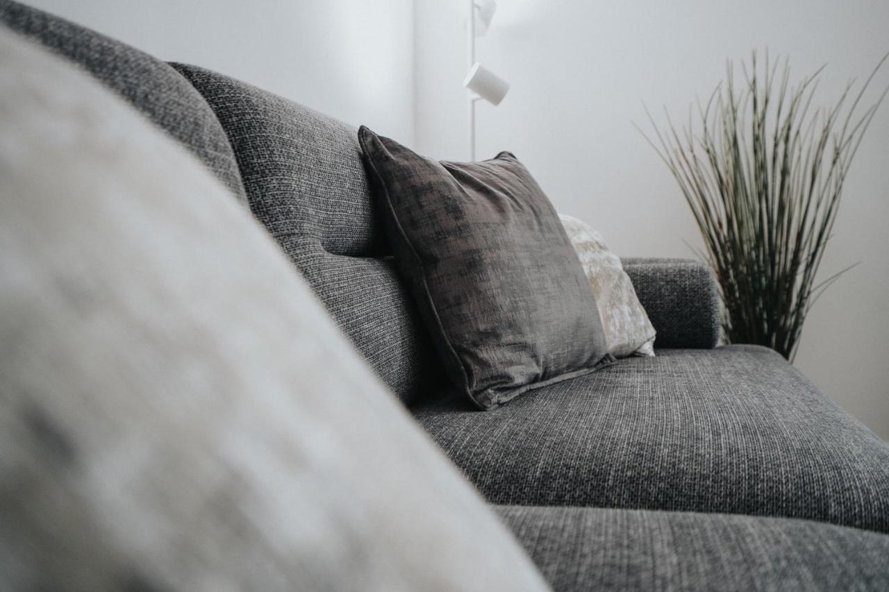 Lovely Modern 2 Bed City Centre Apartment With Free Parking - Double Or Twin Beds Available 伍尔弗汉普顿 外观 照片