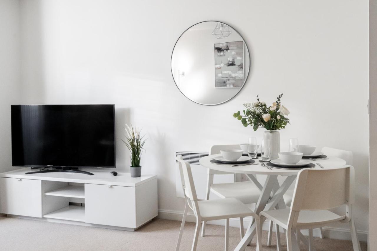 Lovely Modern 2 Bed City Centre Apartment With Free Parking - Double Or Twin Beds Available 伍尔弗汉普顿 外观 照片