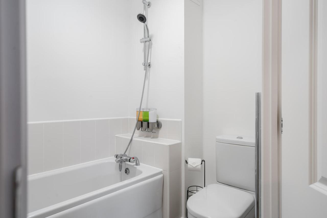 Lovely Modern 2 Bed City Centre Apartment With Free Parking - Double Or Twin Beds Available 伍尔弗汉普顿 外观 照片