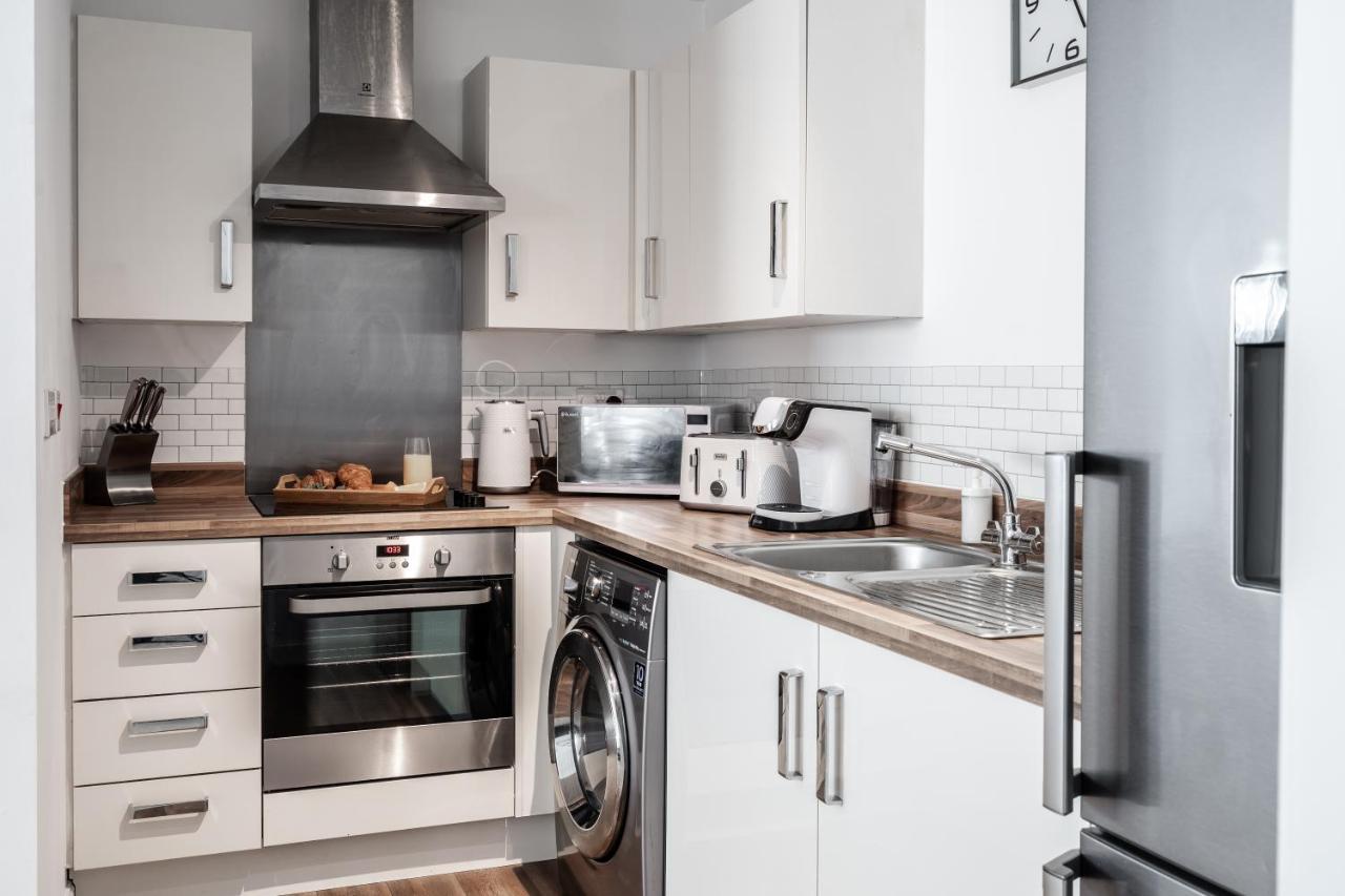 Lovely Modern 2 Bed City Centre Apartment With Free Parking - Double Or Twin Beds Available 伍尔弗汉普顿 外观 照片