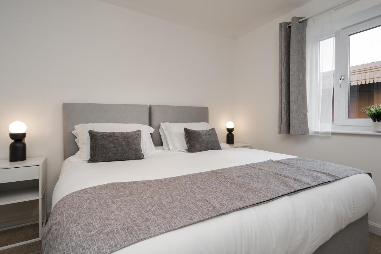 Lovely Modern 2 Bed City Centre Apartment With Free Parking - Double Or Twin Beds Available 伍尔弗汉普顿 外观 照片