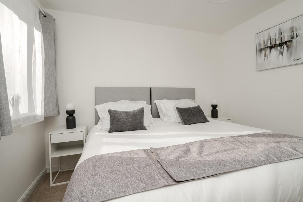 Lovely Modern 2 Bed City Centre Apartment With Free Parking - Double Or Twin Beds Available 伍尔弗汉普顿 外观 照片