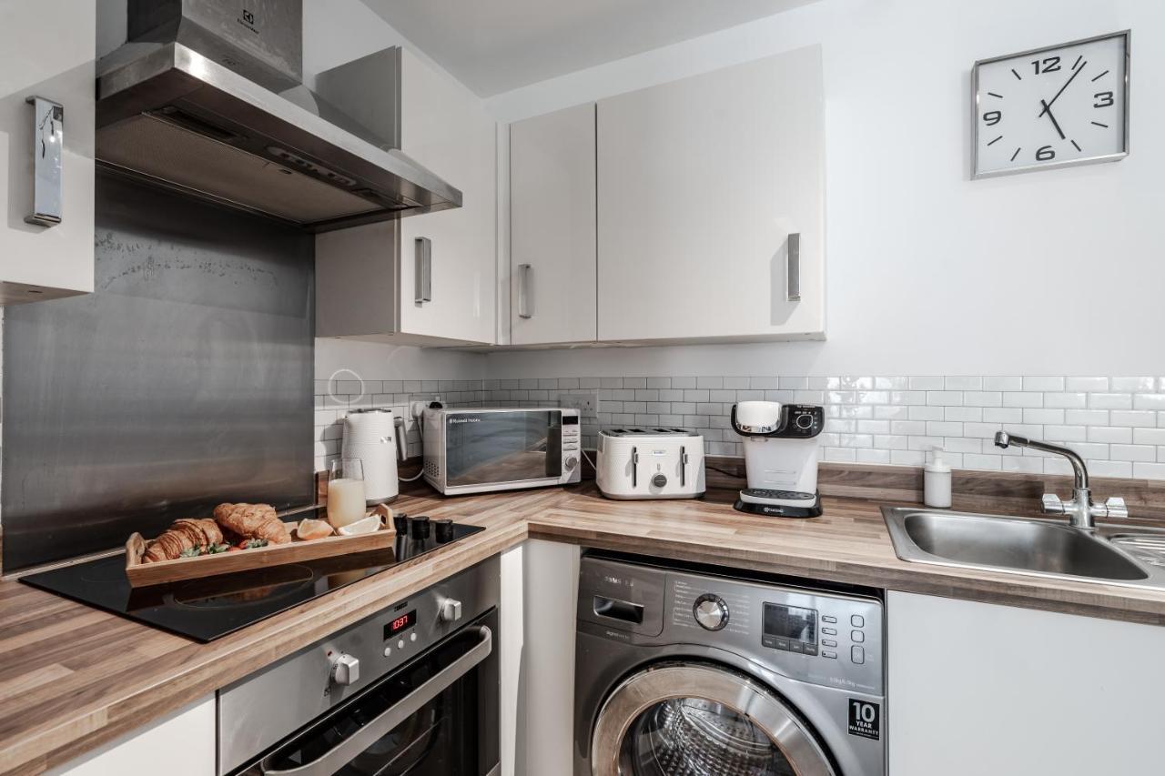 Lovely Modern 2 Bed City Centre Apartment With Free Parking - Double Or Twin Beds Available 伍尔弗汉普顿 外观 照片