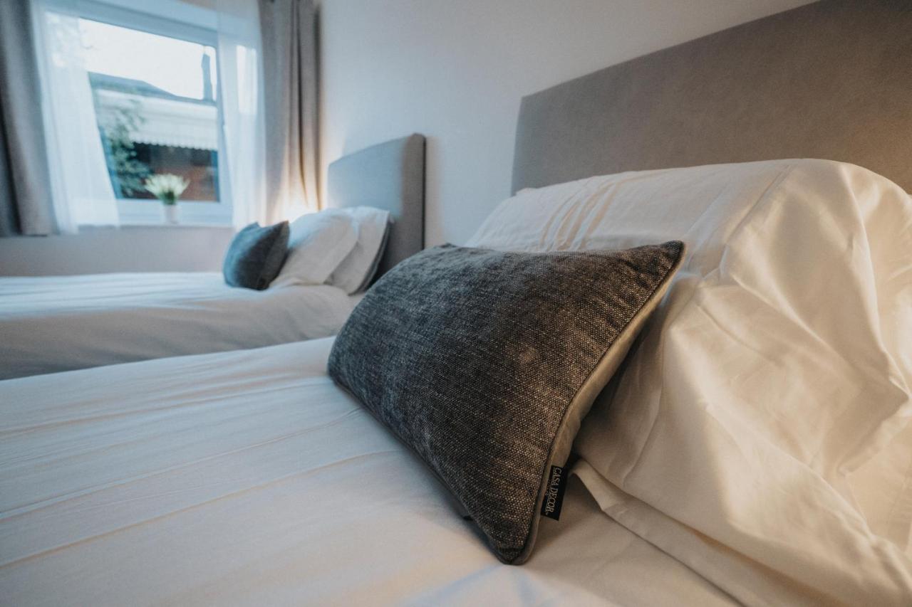 Lovely Modern 2 Bed City Centre Apartment With Free Parking - Double Or Twin Beds Available 伍尔弗汉普顿 外观 照片