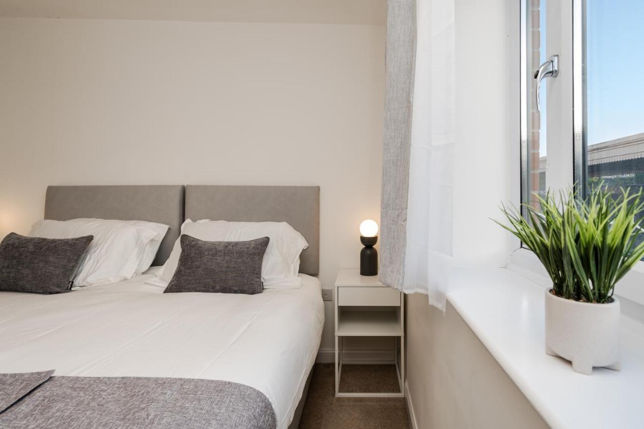 Lovely Modern 2 Bed City Centre Apartment With Free Parking - Double Or Twin Beds Available 伍尔弗汉普顿 外观 照片