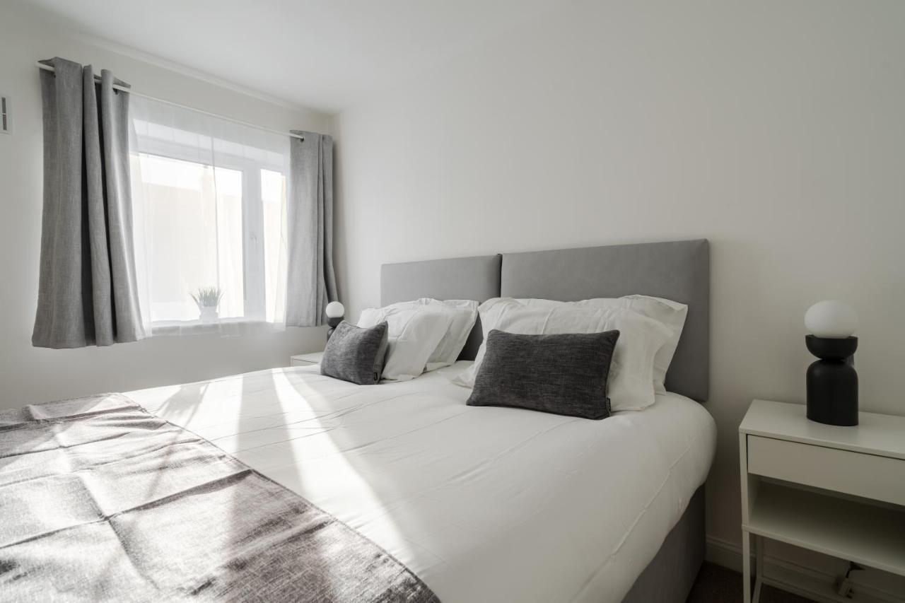 Lovely Modern 2 Bed City Centre Apartment With Free Parking - Double Or Twin Beds Available 伍尔弗汉普顿 外观 照片
