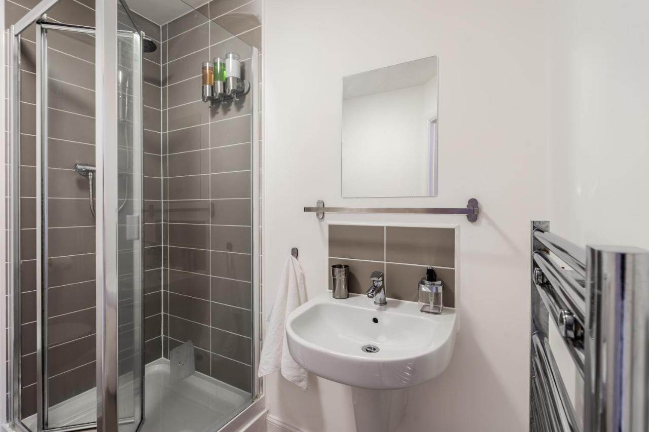 Lovely Modern 2 Bed City Centre Apartment With Free Parking - Double Or Twin Beds Available 伍尔弗汉普顿 外观 照片