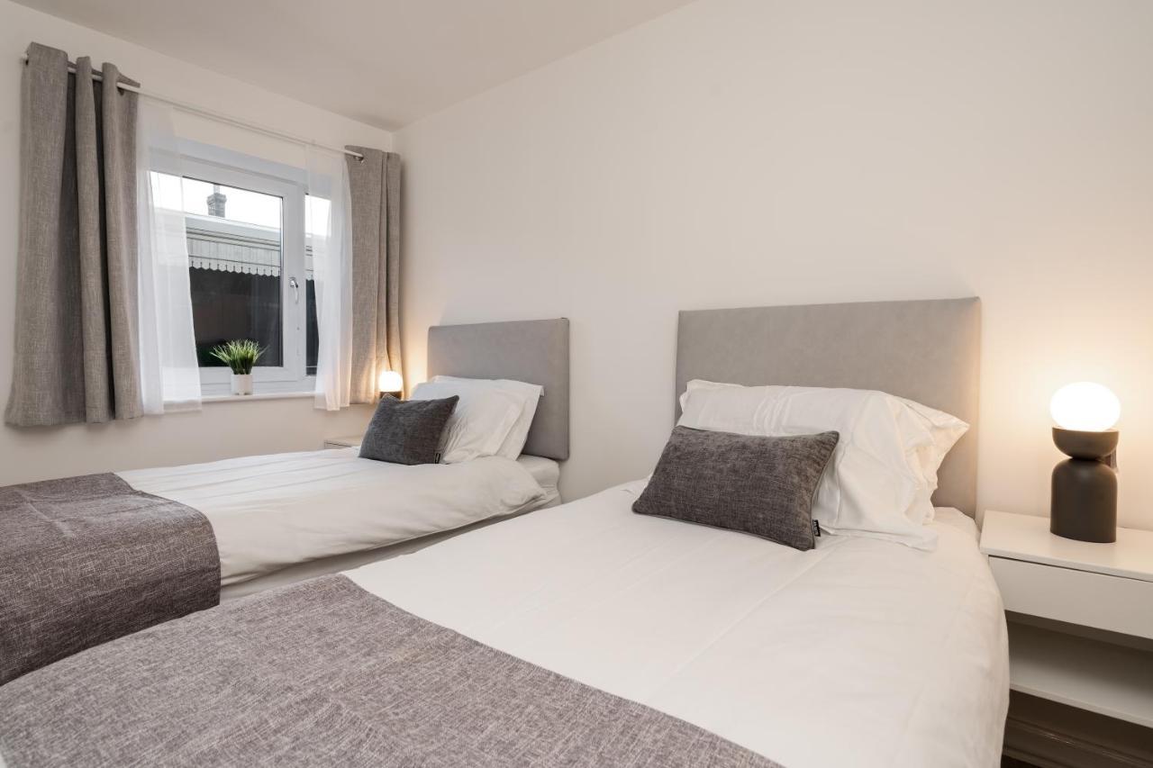 Lovely Modern 2 Bed City Centre Apartment With Free Parking - Double Or Twin Beds Available 伍尔弗汉普顿 外观 照片